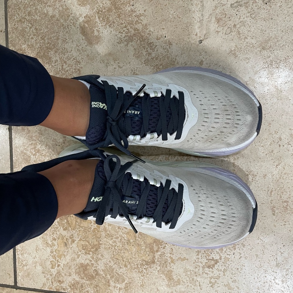 Hoka Arahi 5